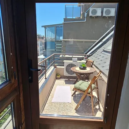 уютно студио до центъра на Apartament *